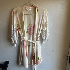 Stone Cold Fox 100% Silk Hydrangea‎ Floral Short Robe Romantic Whimsy OS Flawed